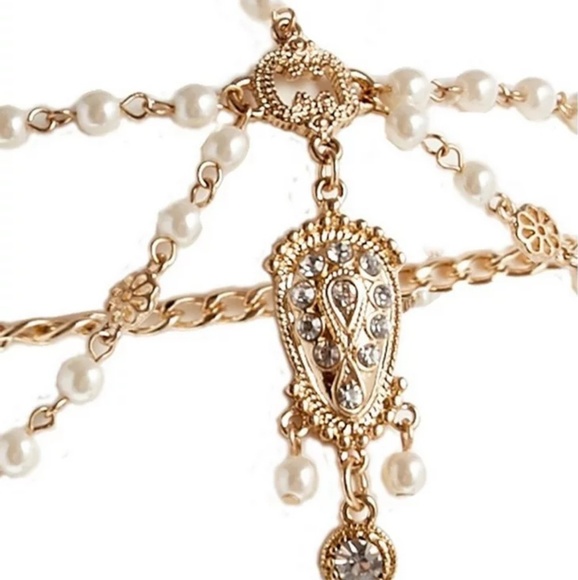 🆕️Boho Faux white pearls with gold head piece - Picture 3 of 5